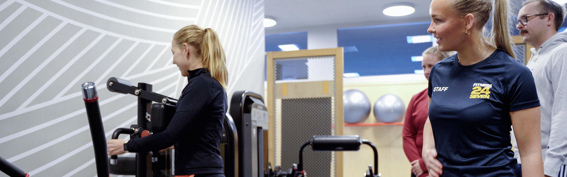 Gymintroduktion av gympersonal på Fitness24Seven