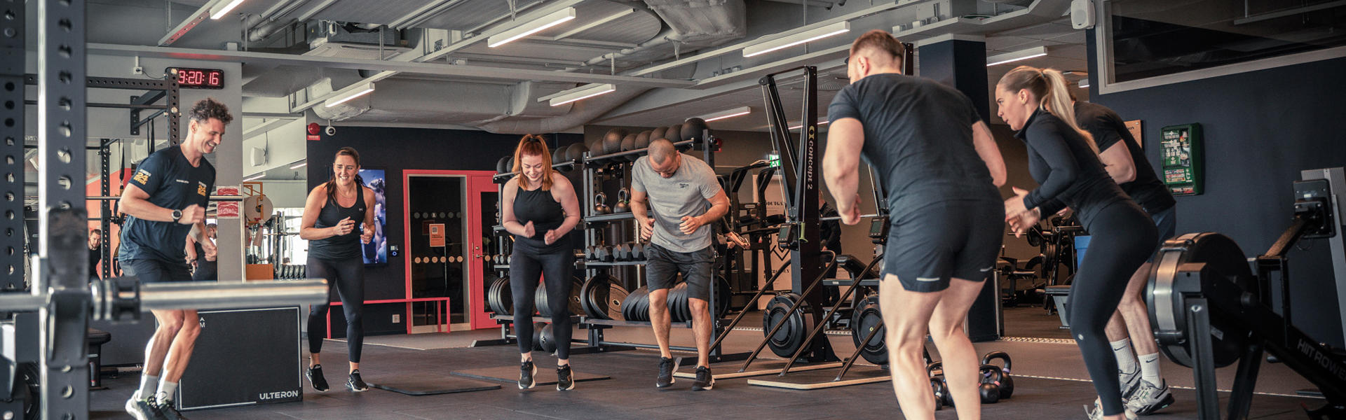 Multifunktionell träningsyta på gymmet där vi kör högintensiva pass