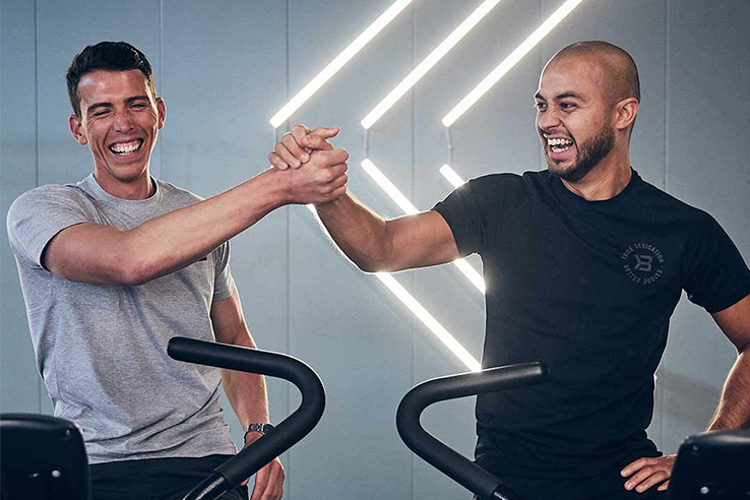 Träna tillsammans på Fitness24Seven där allt ingår i medlemskapet